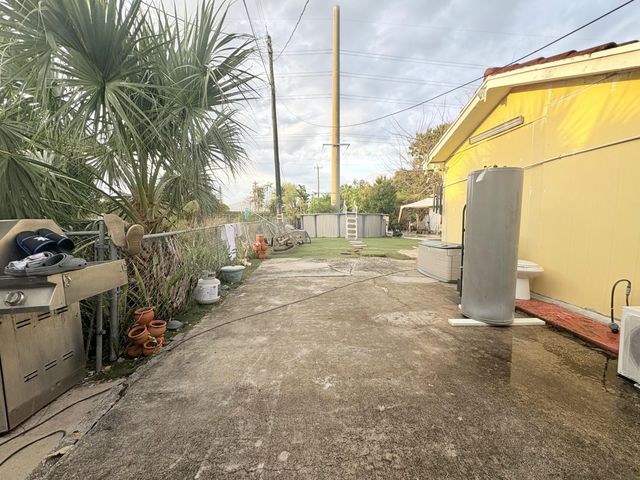 2743 Kentucky Street, West Palm Beach, FL 33406