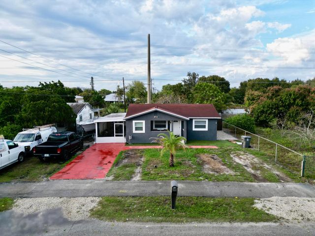 2743 Kentucky Street, West Palm Beach, FL 33406