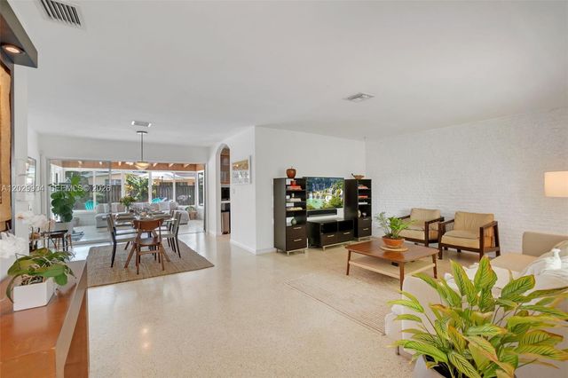 270 NE 123rd St, North Miami, FL 33161