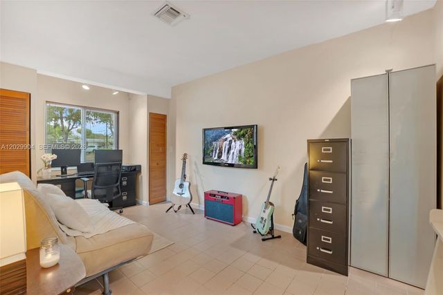 270 NE 123rd St, North Miami, FL 33161