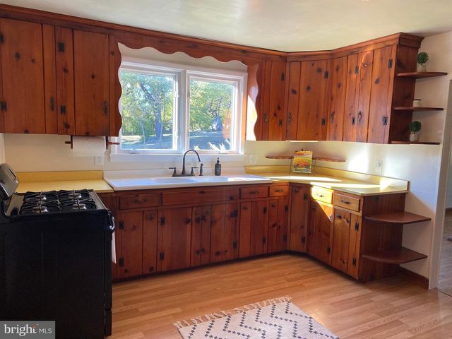 1108 BLEIM RD, Pottstown, PA 19464