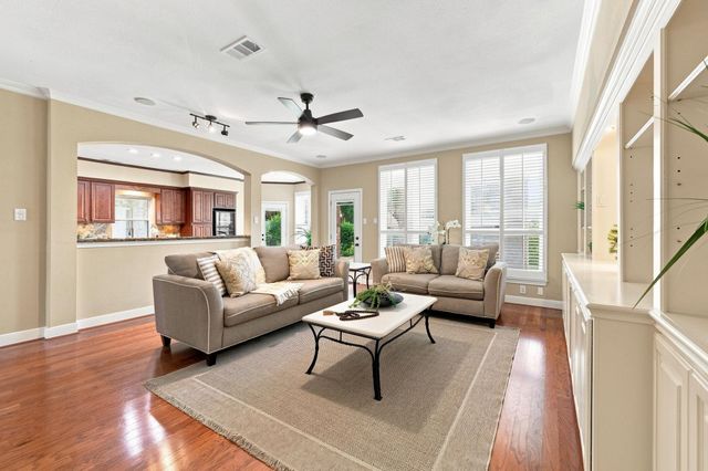 2137 S Pecan Trail Drive, Richmond, TX 77406