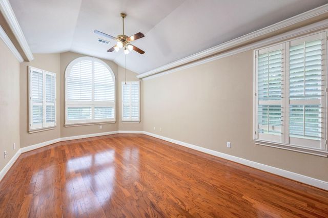 2137 S Pecan Trail Drive, Richmond, TX 77406