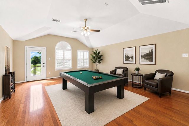 2137 S Pecan Trail Drive, Richmond, TX 77406