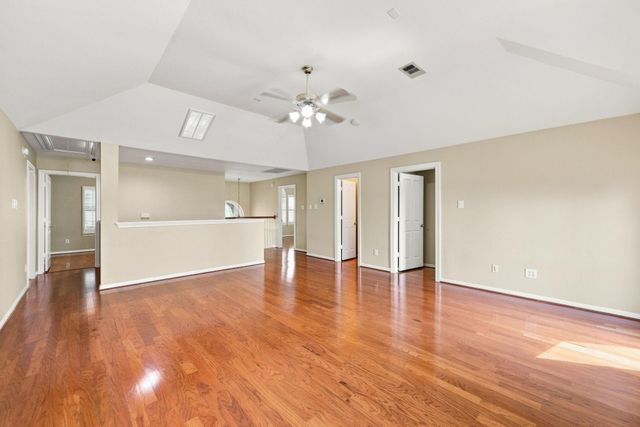 2137 S Pecan Trail Drive, Richmond, TX 77406