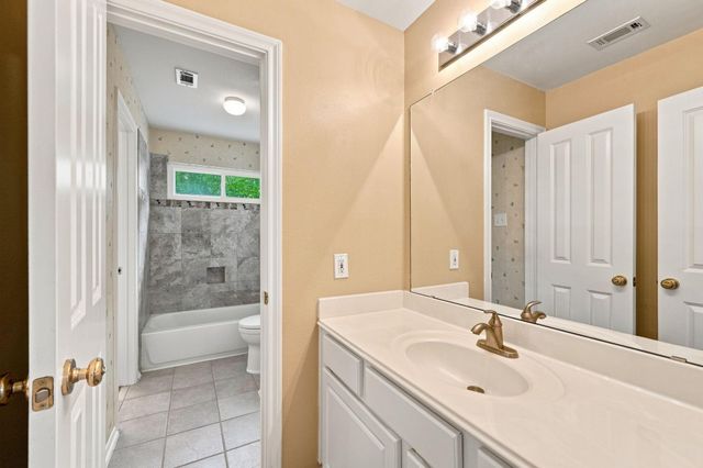 2137 S Pecan Trail Drive, Richmond, TX 77406