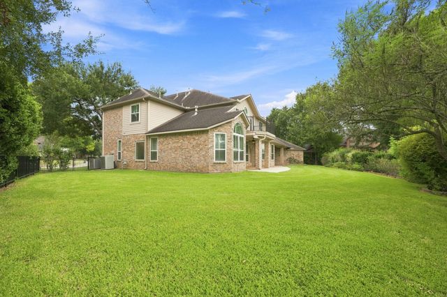 2137 S Pecan Trail Drive, Richmond, TX 77406
