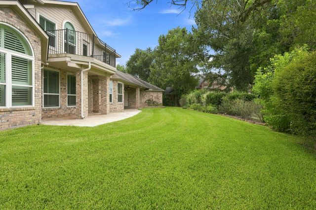 2137 S Pecan Trail Drive, Richmond, TX 77406