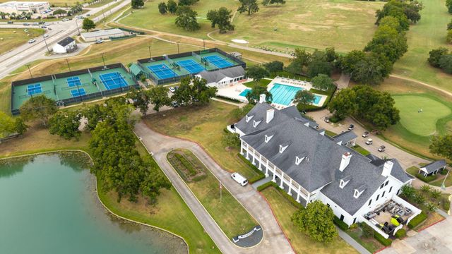 2137 S Pecan Trail Drive, Richmond, TX 77406