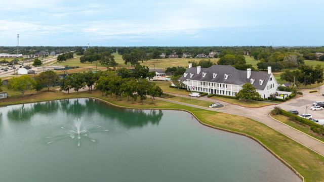 2137 S Pecan Trail Drive, Richmond, TX 77406