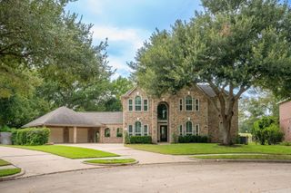 2137 S Pecan Trail Drive, Richmond, TX 77406
