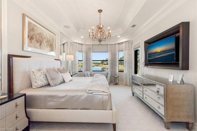 3168 Pacific DR, Naples, FL 34119