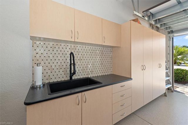 3168 Pacific DR, Naples, FL 34119