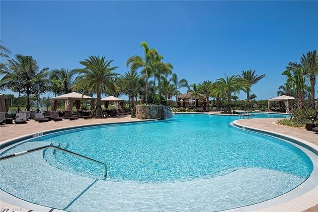 3168 Pacific DR, Naples, FL 34119