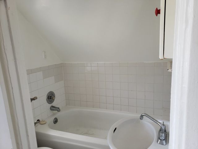 8913 S Lowe Avenue, Chicago, IL 60620