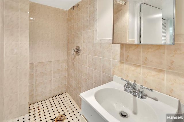 308 38th Street, Union City, NJ 07087