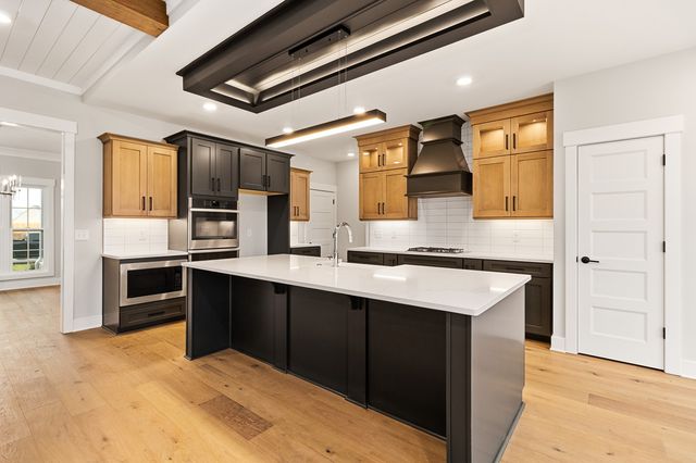 24 Port Royal Estate, Adams, TN 37010