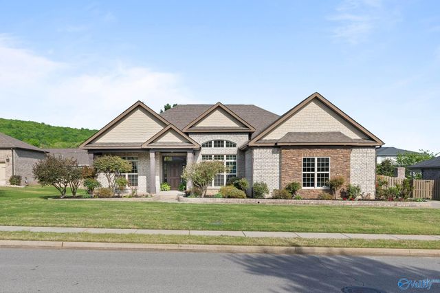 2715 Natures Trail SE, Owens Cross Roads, AL 35763