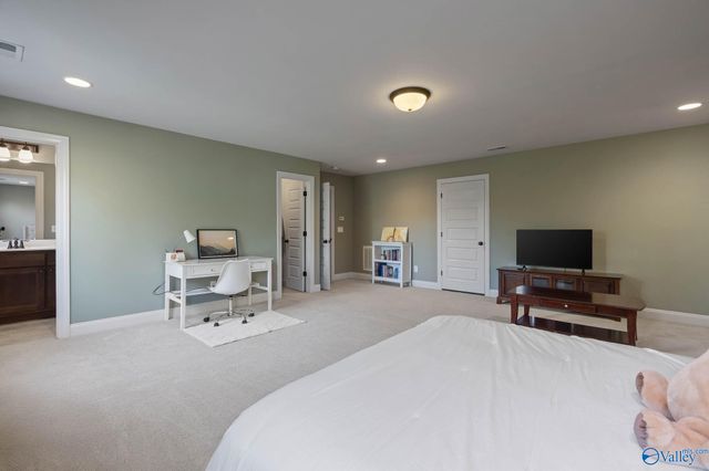 2715 Natures Trail SE, Owens Cross Roads, AL 35763
