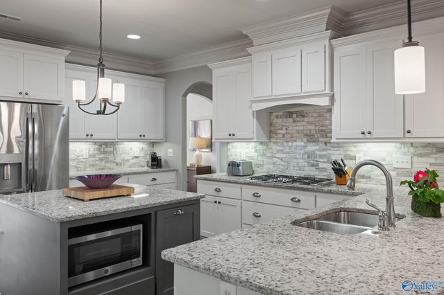 2715 Natures Trail SE, Owens Cross Roads, AL 35763