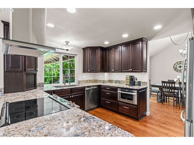 2249 BONNIE Ln, Springfield, OR 97477