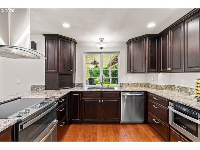 2249 BONNIE Ln, Springfield, OR 97477