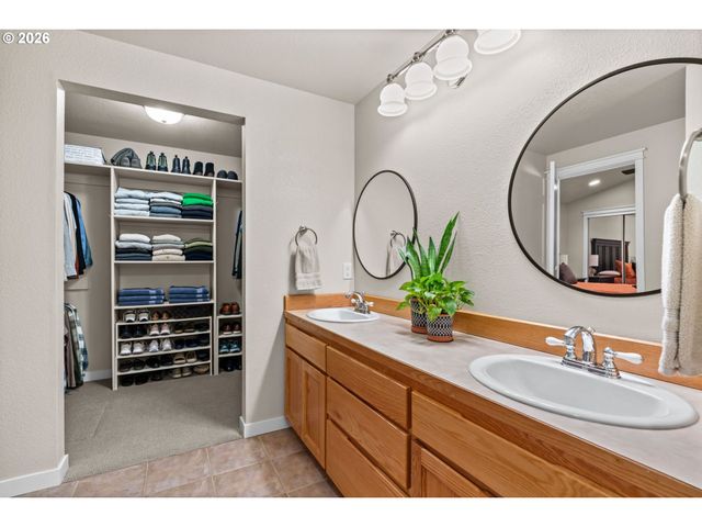 2249 BONNIE Ln, Springfield, OR 97477