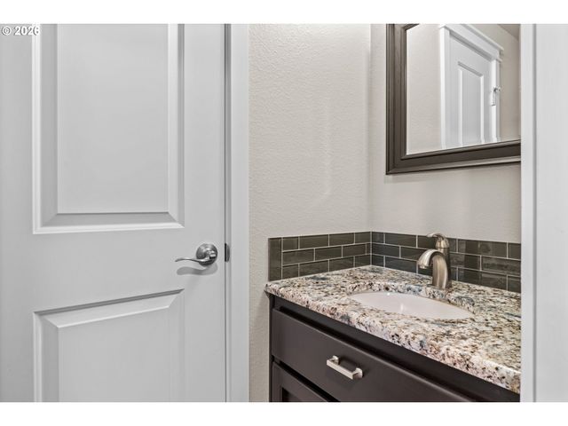 2249 BONNIE Ln, Springfield, OR 97477