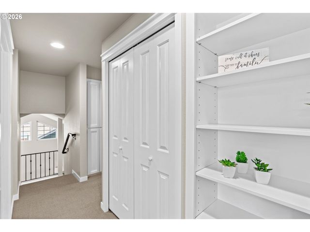 2249 BONNIE Ln, Springfield, OR 97477