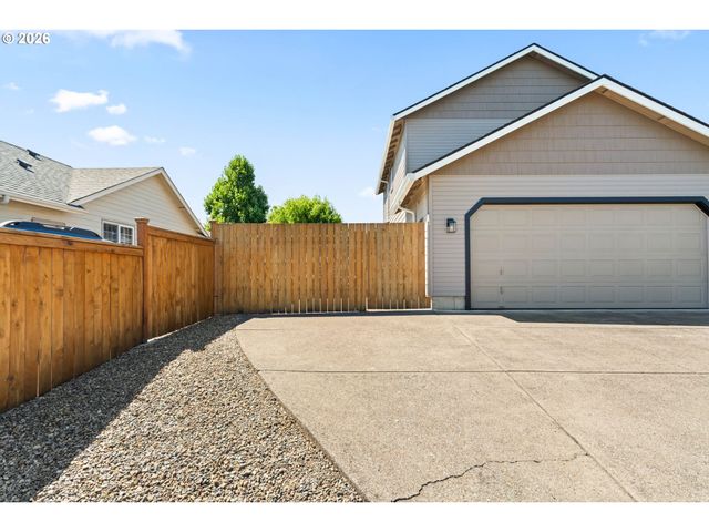 2249 BONNIE Ln, Springfield, OR 97477
