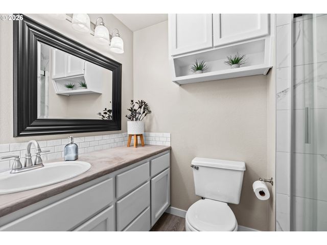 2249 BONNIE Ln, Springfield, OR 97477