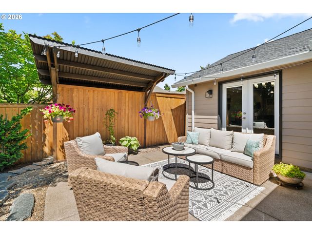 2249 BONNIE Ln, Springfield, OR 97477