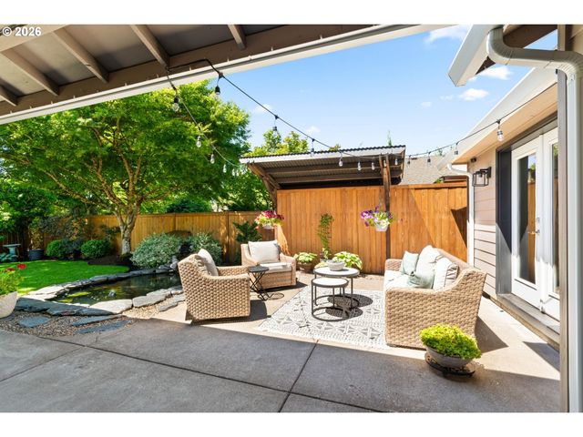 2249 BONNIE Ln, Springfield, OR 97477