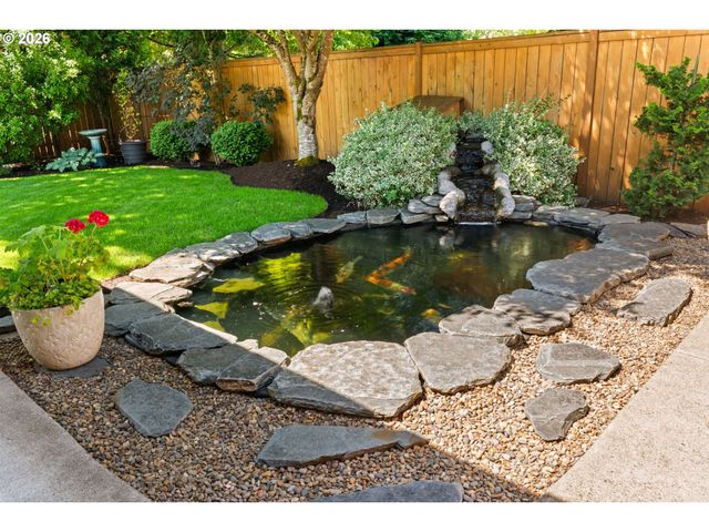 2249 BONNIE Ln, Springfield, OR 97477