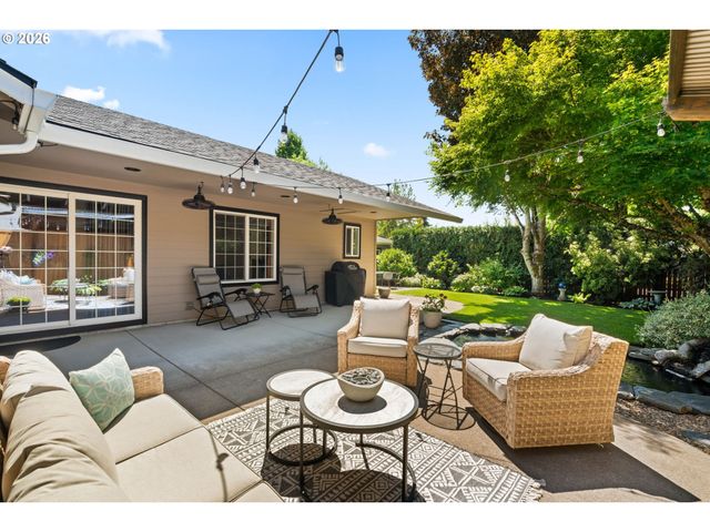 2249 BONNIE Ln, Springfield, OR 97477
