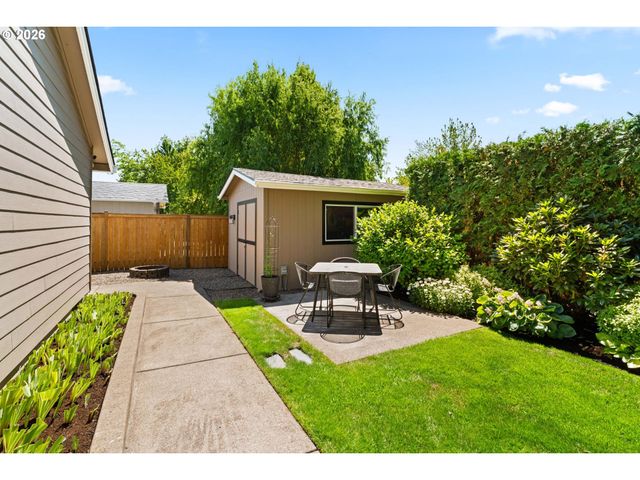 2249 BONNIE Ln, Springfield, OR 97477
