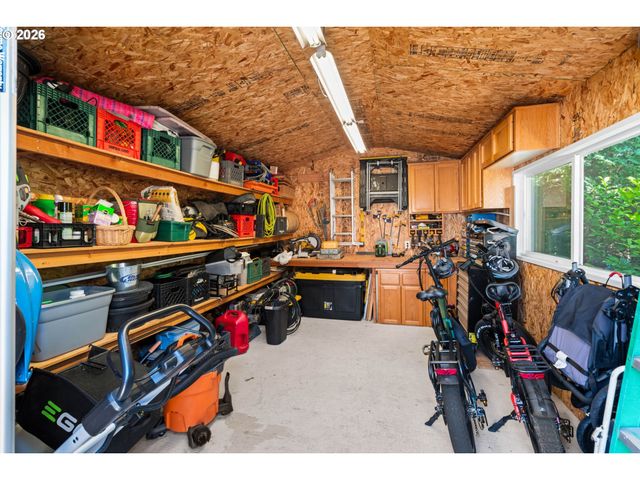 2249 BONNIE Ln, Springfield, OR 97477