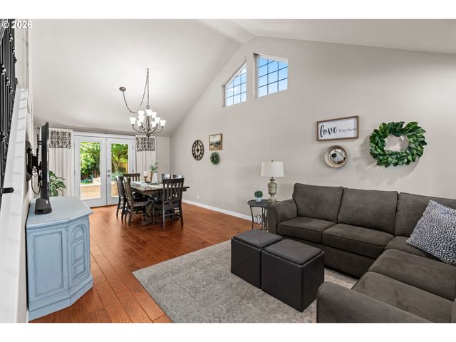 2249 BONNIE Ln, Springfield, OR 97477