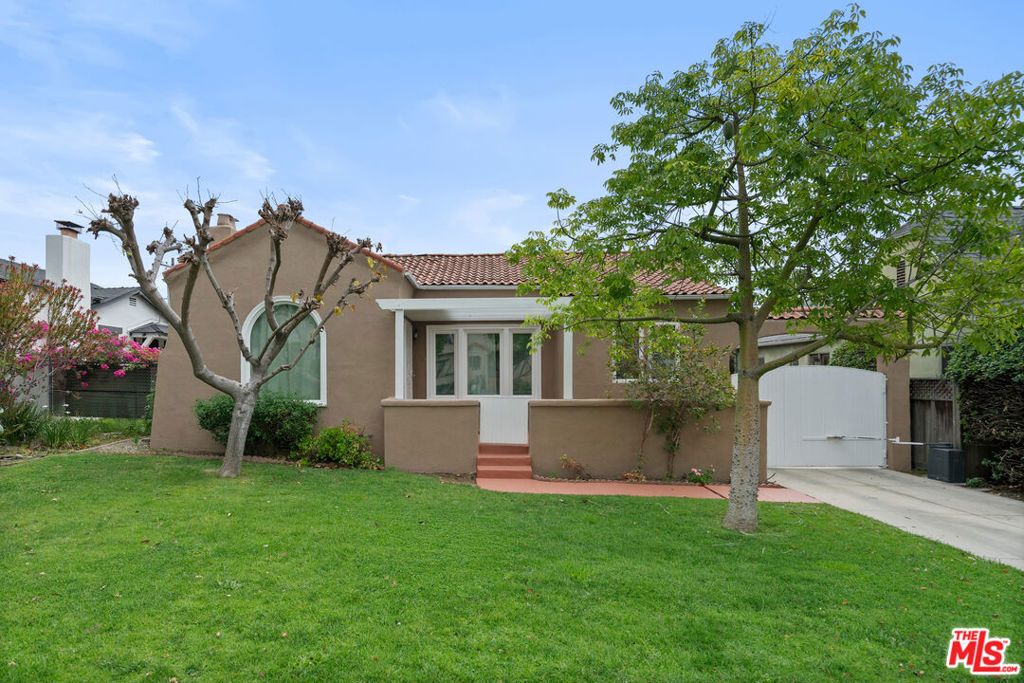 Image 1 of property listing at 1612 S Genesee Avenue, Los Angeles, CA 90019