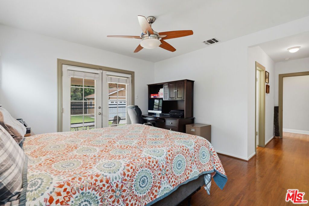 Image 10 of property listing at 1612 S Genesee Avenue, Los Angeles, CA 90019