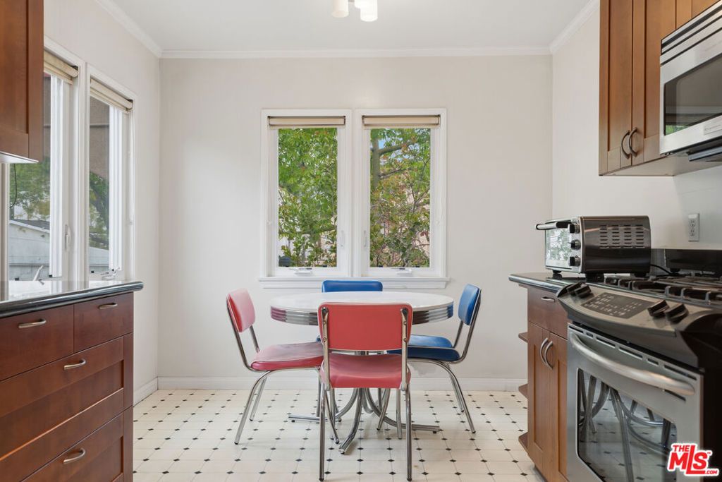 Image 6 of property listing at 1612 S Genesee Avenue, Los Angeles, CA 90019