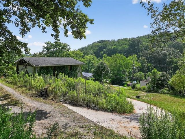 3143 Santiago Rd, Imperial, PA 15126