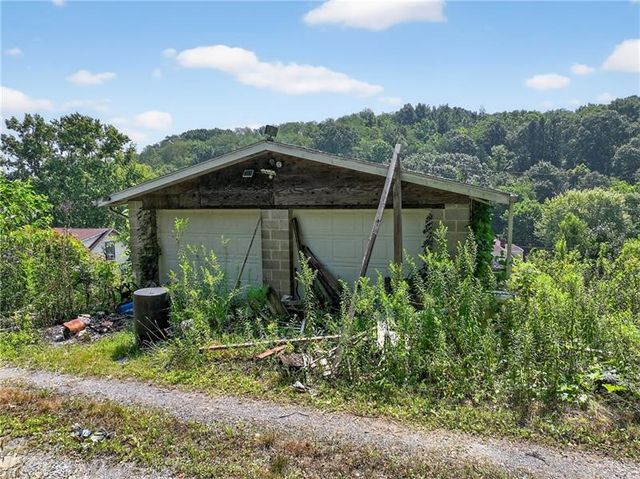 3143 Santiago Rd, Imperial, PA 15126