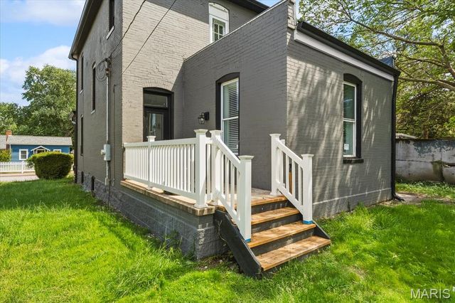 221 N Jackson Street, Belleville, IL 62220