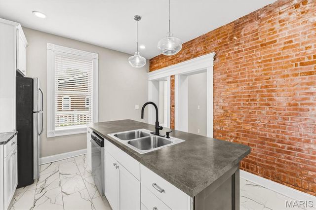 221 N Jackson Street, Belleville, IL 62220