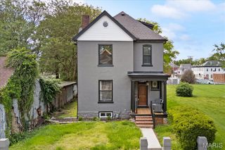 221 N Jackson Street, Belleville, IL 62220