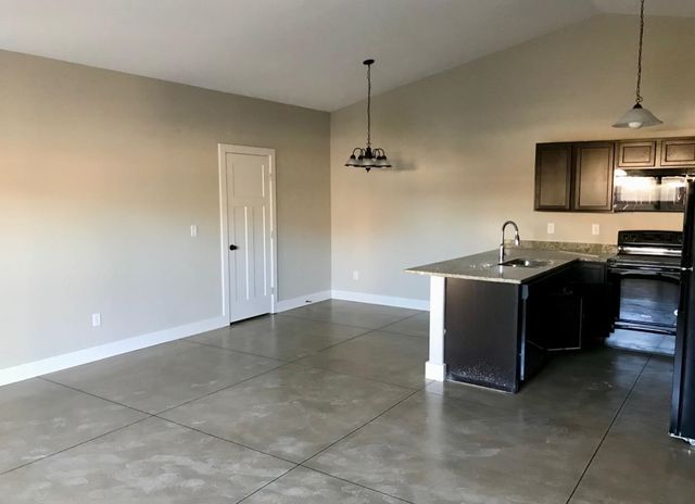 6411 S Vassar Ave, Derby, KS 67037