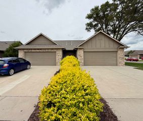 6411 S Vassar Ave, Derby, KS 67037