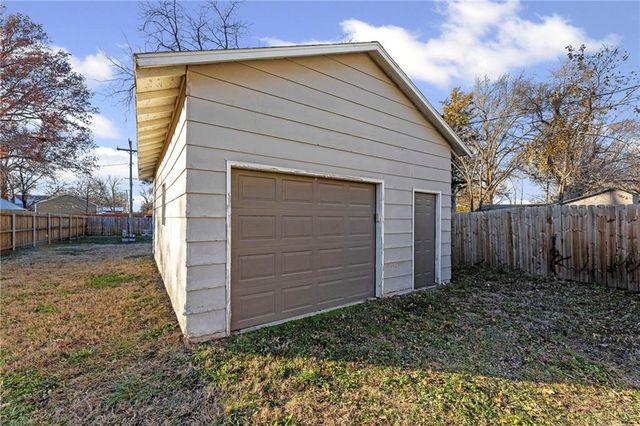 436 S Ash Street, Ottawa, KS 66067