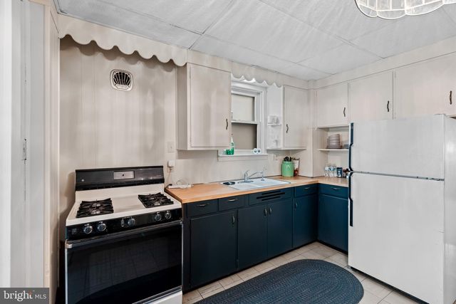 6 S PENN ST, Hanover, PA 17331